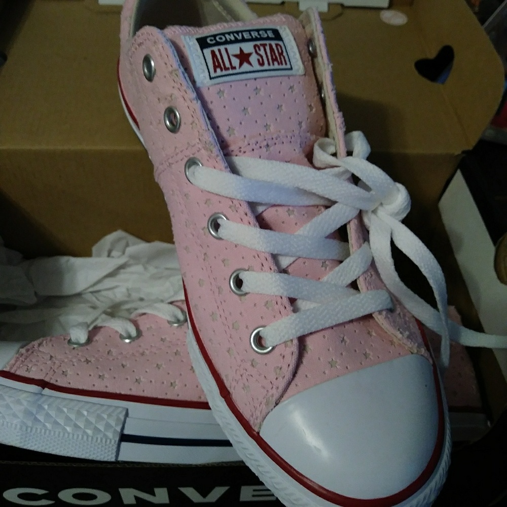 Junior girls Light pink converse with stars